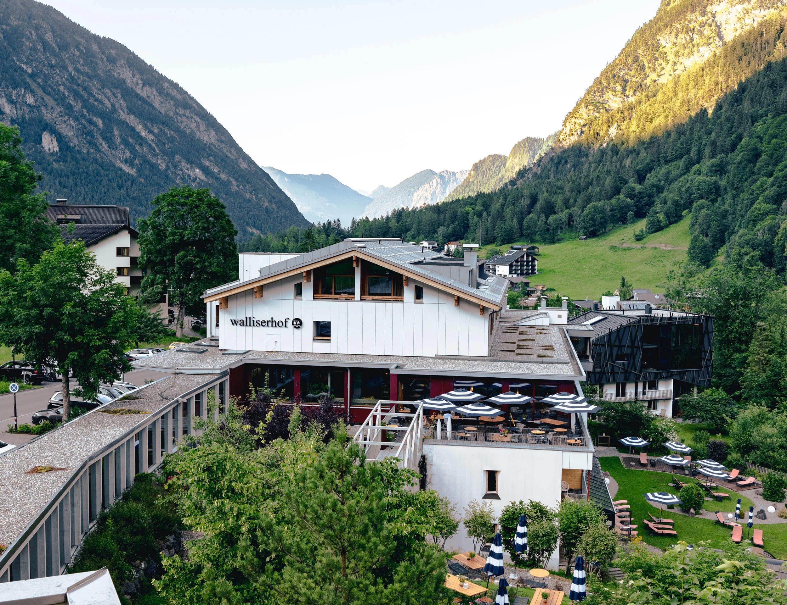 Best of Brandnertal © OpenStreetMap Hotel Walliserhof in einem Bergtal mit Terrasse und Sonnenliegen