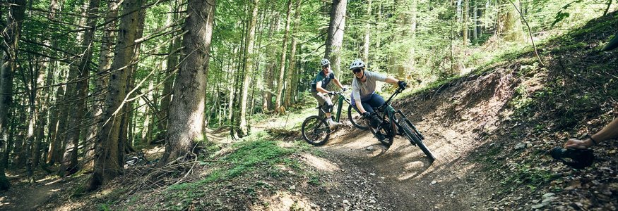 Landhotel Agathawirt *** © Tobias Köhler Two mountain bikers riding a winding forest trail