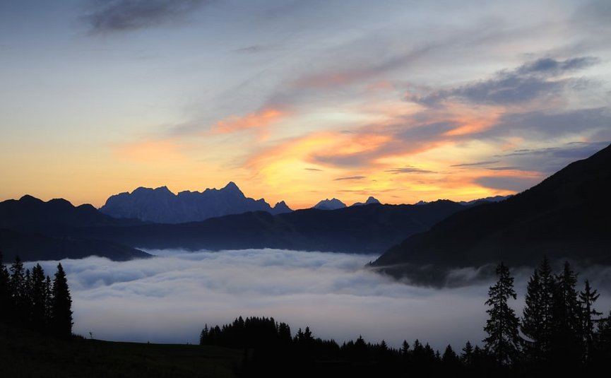BIKE BREAK (7 Nächte) Berglandschaft bei Sonnenuntergang mit Nebel in den Tälern
