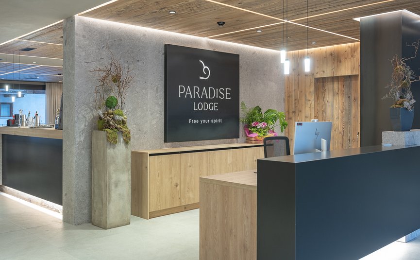 Paradise Lodge ****S