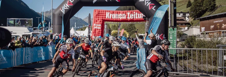 Mountainbike-Event-Highlights
© TVB-Paznaun-Ischgl-Flo-Mitteregger Mountainbike-Rennen mit Fahrern bei Start unter Ischgl-Bogen