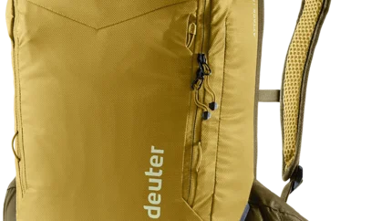 gelber deuter rucksack mit mehreren fächern und gepolsterten trägern