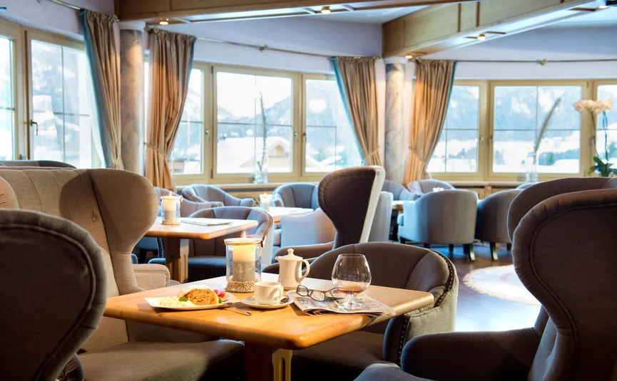 Cozy seating area in a restaurant with food and drinks on the table