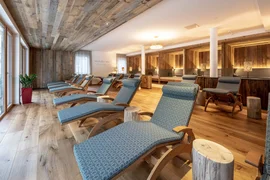 Cozy relaxation room with wooden ceiling and lounge chairs