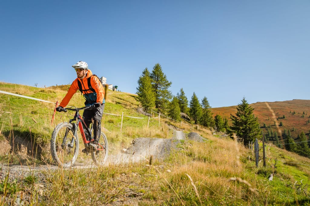 Bike & Wellness - 3 nights Man riding mountain bike on trail in sunny mountain landscape